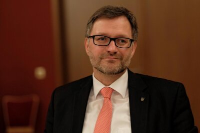 Abgewählter Reichenbacher CDU-OB tritt neuen Job in Zwickau an - Der im Frühjahr abgewählte Reichenbacher Oberbürgermeister Raphael Kürzinger (CDU) hat einen neuen Job.