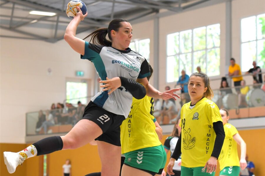 Abschied auch mit Tränen: Rotations Handballerinnen sorgen für ein emotionales Saisonfinale - Auch 11 Tore von Julia Kiulies reichten nicht, um die 30:32-Niederlage gegen Markranstädt II abzuwenden. Insgesamt kommt die Rückraumspielerin auf 163 Treffer und ist damit drittbeste Werferin der Sachsenliga.
