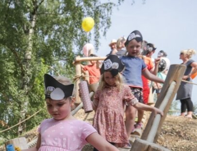 Abschiedsfest in Kita "Groß und Klein": Piraten entern neue Spielgeräte - Die Flöhaer Kindertagesstätte "Spielhaus Groß und Klein" ist in den vergangenen Jahren für insgesamt rund 750.000 Euro umgestaltet worden.