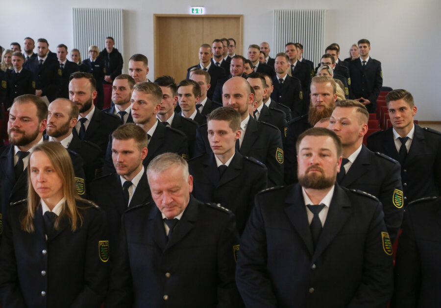 Absolventen der Chemnitzer Polizeifachschule starten in den Berufsalltag - 