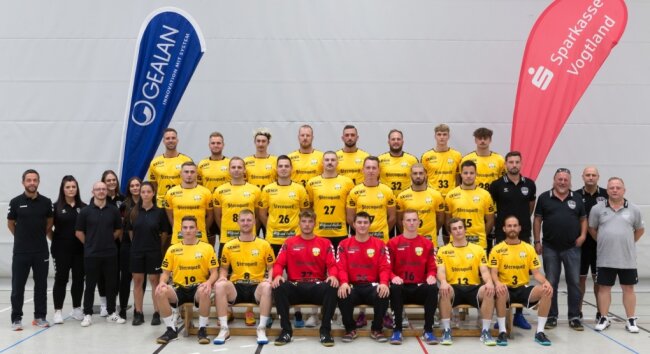 Absteiger stellt Topmannschaft zusammen - Sie sollen es richten: Das Team des SV 04 Oberlosa vor dem Start der neuen Saison in der Mitteldeutschen Handball-Oberliga. 