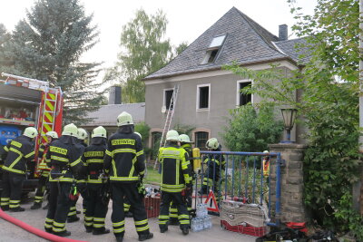 Acht Verletzte bei Wohnhausbrand - 