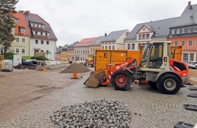 Achtung, Baustelle! - Der Altmarkt in Oederan ist voraussichtlich noch bis 15. Juli wegen Fahrbahnerneuerungsarbeiten gesperrt. 