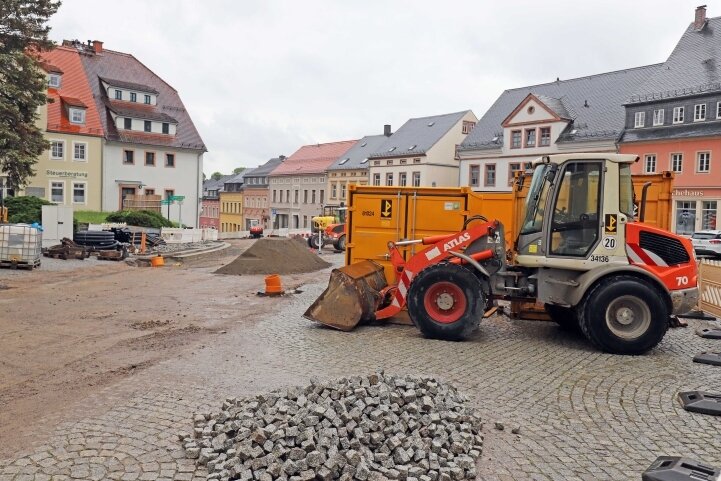 Achtung, Baustelle! - Der Altmarkt in Oederan ist voraussichtlich noch bis 15. Juli wegen Fahrbahnerneuerungsarbeiten gesperrt. 