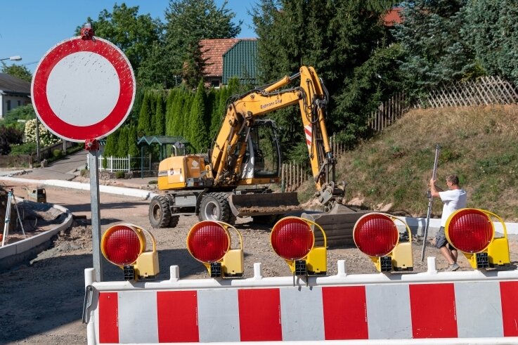 Straßenbau: Ein Teil der Ortsdurchfahrt Zettlitz ist gesperrt. 