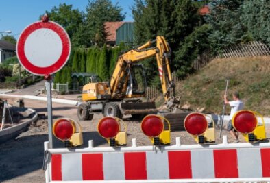 Achtung: Hier wird gebaut! - Ein Teil der Ortsdurchfahrt von Zettlitz ist wegen Straßenbauarbeiten voll gesperrt.