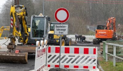 Achtung! Hier wird gebaut - Wegen einer Brückensanierung ist die Hauptstraße in Ringethal am Ortsausgang Richtung Weinsdorf voll gesperrt. 