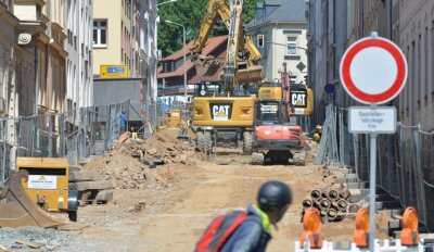 Achtung, hier wird gebaut! - In Freiberg wird die Schönlebestraße grundhaft ausgebaut. Der erste Bauabschnitt zwischen Frauensteiner Straße und Silberhofstraße soll bis Ende Oktober fertig sein.