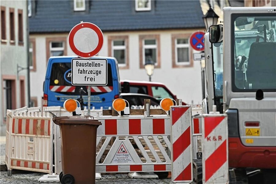 Achtung, hier wird in der Region Rochlitz gebaut - Die Rochlitzer Burgstraße ist wegen Arbeiten für den Breitbandausbau aktuell gesperrt. 