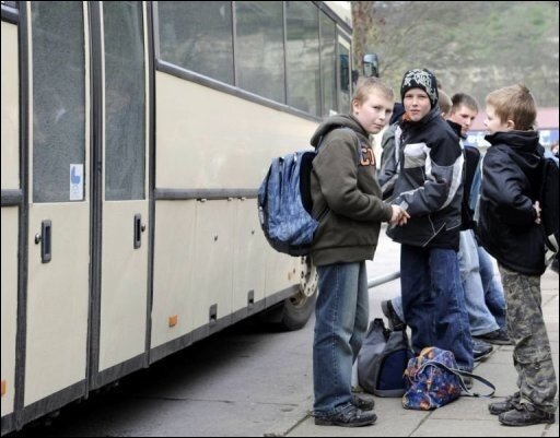 ADAC stellt bei Test von Schulbussen erhebliche Mängel fest - Eltern von busfahrenden Schulkindern haben nach einem Test des ADAC allen Grund, sich Sorgen um ihren Nachwuchs zu machen: Fast alle Busfahrer halten sich nicht an die bestehenden Tempolimits. (Archivfoto)