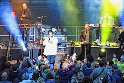 Adel Tawil singt in Zwickau vor 1200 Fans - 