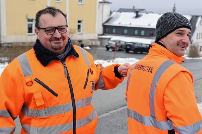 Adorfer bauen wie die Weltmeister - Sie und ihre Mannschaft halten fast zwei Dutzend Projekt am Laufen: Stadtbaumeister Mario Beine (links) und Bürgermeister Rico Schmidt (SPD). 