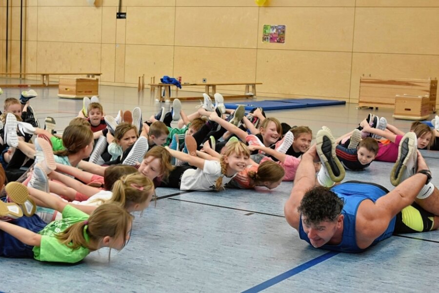 Adorfer Grundschüler haben viel Spaß mit Tanz-Profi - 
