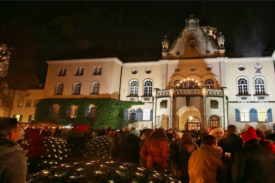 Wenn der Adventszauber am Schloss in Waldenburg stattfindet, dürfen an zwei Sonntagen auch die Händler im Stadtzentrum öffnen. Foto: A. Kretschel/Archiv