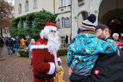 Adventszauber in Waldenburg: Kritik am neuen Konzept - Auch der Weihnachtsmann hat die Kritik von Besuchern des Adventszaubers zu hören bekommen. 