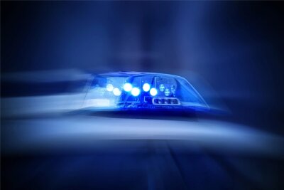 Ältere Frau rammt in Crimmitschau mehrere Autos - Laut Polizei entstand Sachschaden von insgesamt 28.000 Euro.