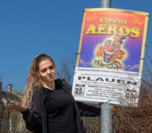 Ärger um Plakate: Zirkus muss Werbung wieder abnehmen - Juliana Schmidt, Juniorchefin des Circus Aeros, ist sauer: Für die Plakate in Plauen werden die Schausteller ein Bußgeld zahlen müssen. 