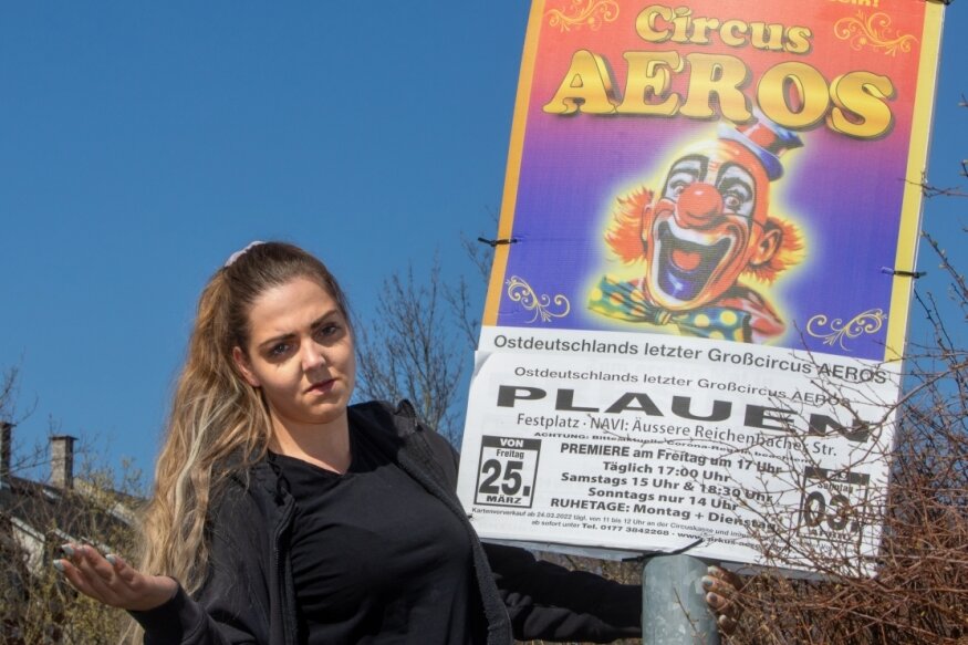 Ärger um Plakate: Zirkus muss Werbung wieder abnehmen - Juliana Schmidt, Juniorchefin des Circus Aeros, ist sauer: Für die Plakate in Plauen werden die Schausteller ein Bußgeld zahlen müssen. 