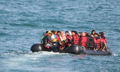 Ärmelkanal: Über 10.000 Überquerungen seit Jahresbeginn - Migranten versuchen in einem Schlauchboot den Ärmelkanal zu überqueren.