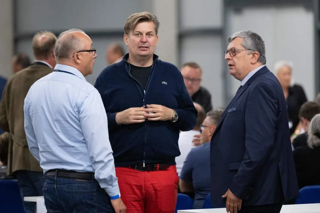 AfDPolitiker Krah auf TikTok "Echte Männer sind rechts dann klappts auch mit der Freundin"