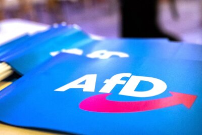 AfD-Veranstaltung in der Plauener Festhalle: Warum sich die als rechtsextremistisch eingestufte Partei dort einmieten darf - Die AfD-Landtagsfraktion kommt jetzt erneut in die Plauener Festhalle.