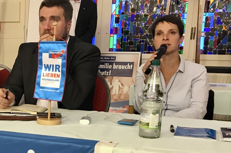 AfD-Wahlkampf: Petry fordert Ende des Rechtes auf Asyl - Frauke Petry sprach am Montagabend beim Wahlkampfauftritt in Chemnitz.