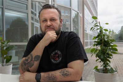 Afghanistan-Veteran: Der Einsatz war nicht umsonst - Norman Pörschke war von 1999 bis 2007 Berufssoldat. An dieses Leben erinnert den heutigen Kantinenbetreiber ein Tattoo. 