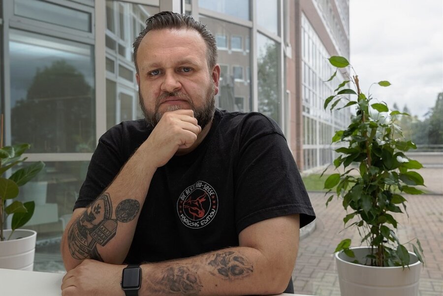 Afghanistan-Veteran: Unser Einsatz war nicht umsonst - Norman Pörschke war von 1999 bis 2007 Berufssoldat. An dieses Leben erinnert den heutigen Kantinenbetreiber ein Tattoo. 