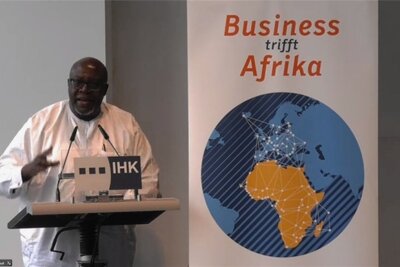 Afrika-Gipfel in Chemnitz zeigt: Der Süden ist Zukunftsmarkt für hiesige Unternehmen - Thomas Amolo, Botschafter Kenias, warb beim Gipfel für ein stärkeres Engagement Deutschlands in Afrika. Zudem betonte er, dass andere Staaten, etwa China, bereits deutlich aktiver seien.