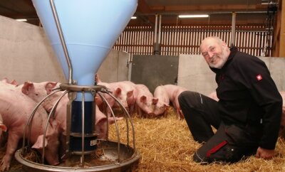 Agrarpreise des Vogtlandes übergeben - Udo Weymann und sein Team von der Agrargenossenschaft Theuma-Neuensalz setzen auf viel Tierwohl, haben unter anderem in einen neuen Schweinestall investiert.