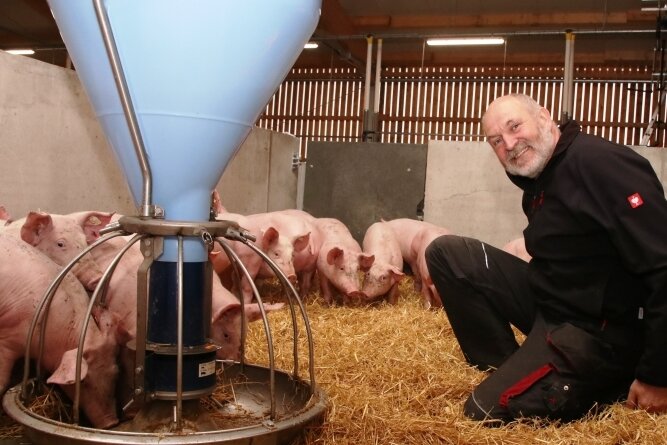 Agrarpreise des Vogtlandes übergeben - Udo Weymann und sein Team von der Agrargenossenschaft Theuma-Neuensalz setzen auf viel Tierwohl, haben unter anderem in einen neuen Schweinestall investiert.