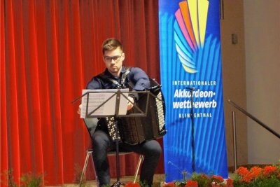 Akkordeonwettbewerb in Klingenthal: Slowene eröffnet Jubiläumsauflage - Andraz Malgaj aus Slowenien eröffnete den 60. Internationalen Akkordeonwettbewerb.