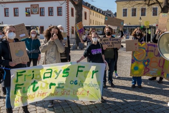 Aktion auf Marienberger Markt für besseres Klima und Frieden - Fridays for Future-Demo auf dem Marienberger Markt 