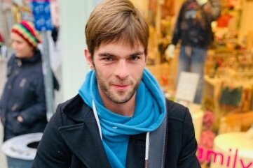 Aktion "Leser helfen": Es gibt nicht nur Geldspenden - Straßenmusiker Bastian Coburger sammelt für Deborah