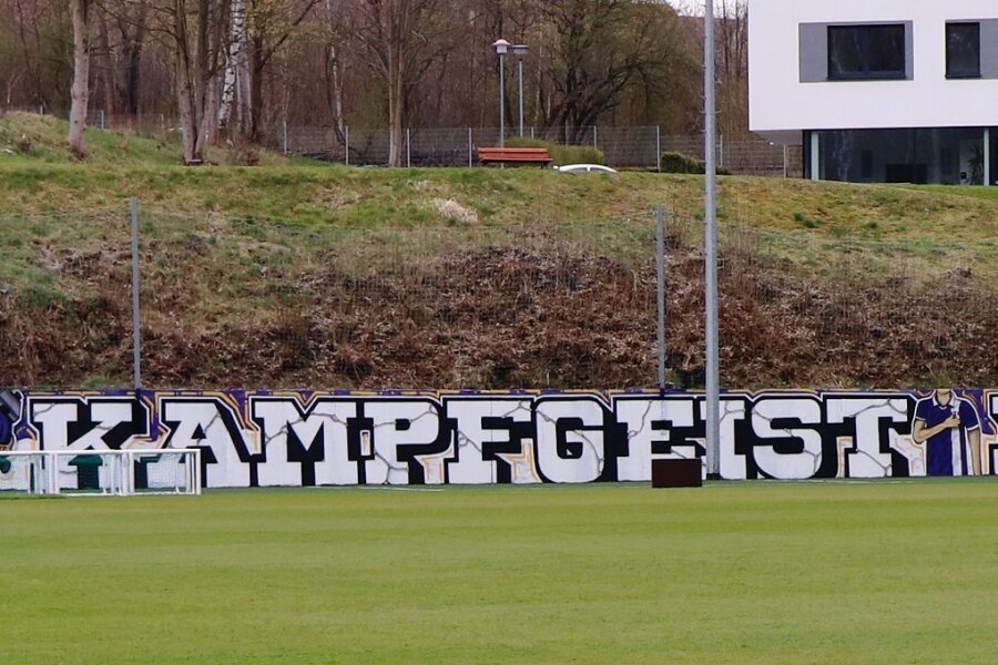 Aktive Fanszene des FC Erzgebirge Aue plant Marsch zum Erzgebirgsstadion - Ein Teil des neuen Graffitos, das Mitglieder der aktiven Fanszene des FC Erzgebirge im Stadiongelände angebracht haben. 