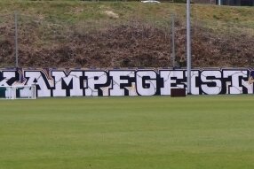 Aktive Fanszene plant Marsch zum Stadion - Ein Teil des neuen Graffitos, dasMitglieder der aktiven Fanszene des FC Erzgebirge im Stadiongelände angebracht haben. 