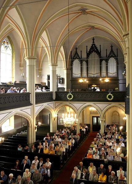 Akustische Zwangsdiät zu Ende - 
              <p class="artikelinhalt">Mitglieder der Kirchgemeinde und Besucher können sich nun an den Klängen der sanierten Orgel in der Stadtkirche erfreuen. </p>
            