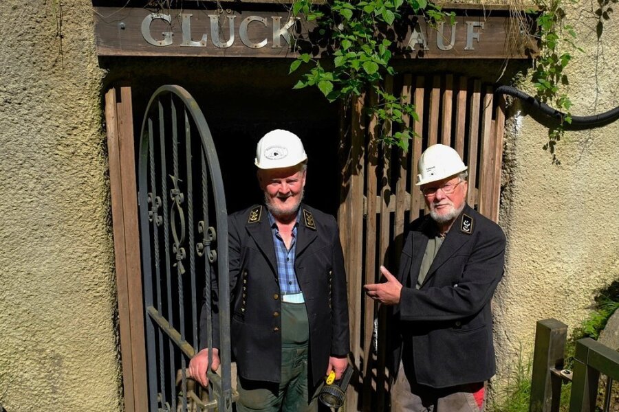 Alaunwerk Mühlwand wieder für Besucher offen - Bruno Jakusch (l.) und Werner Albert laden zum Besuch des Alaunwerks Mühlwand ein. Ab Samstag ist es wieder geöffnet.