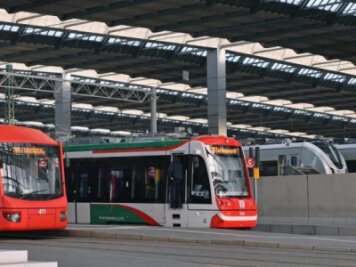 Albanien interessiert sich für Chemnitzer Modell - Die Citylink-Züge des Chemnitzer Modells verbinden den Bahnhof mit der TU Chemnitz. 
