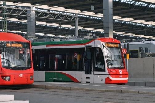 Albanien interessiert sich für Chemnitzer Modell - Die Citylink-Züge des Chemnitzer Modells verbinden den Bahnhof mit der TU Chemnitz. 