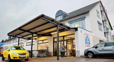Aldi-Markt zurück in seiner Filiale - Statt Zelt wieder feste Filiale: Aldi-Markt in Schwarzenberg.