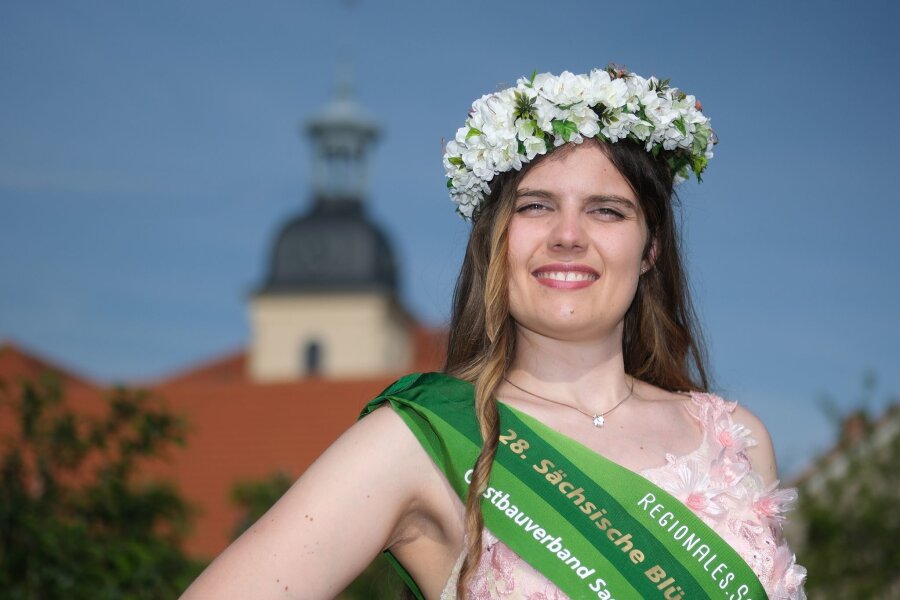 Alida-Nadine Kühne zur Blütenkönigin gekrönt - Alida-Nadine Kühne, Sächsische Blütenkönigin der Saison 2024-2025.