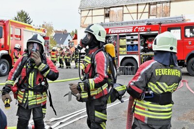 Alle Sirenen heulen: Was war in Rossau los? - Mehr als 40 Feuerwehrleute der Gemeinde Rossau waren am Donnerstag an der Übung in Greifendorf beteiligt. 