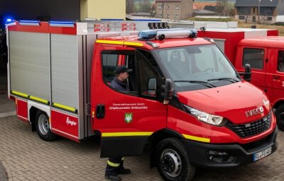 "Alltag war oft eine Herausforderung" - Im Dezember hatte die Feuerwehr Gröbschütz ein neues Tragkraftspritzenfahrzeug mit Wassertank erhalten. Ein baugleiches Exemplar will die Gemeinde nun noch für die Bernsdorfer Wehr anschaffen.