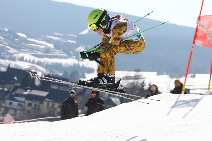 Alpine Skivereine werten Nachwuchsarbeit aus - Luisa Hanings vom Ehrenfriedersdorfer SV hat das letzte Rennen in Oberwiesenthal gewonnen. Insgesamt wurde sie in der Altersklasse 12 der Mädchen Dritte im Skittycup. 