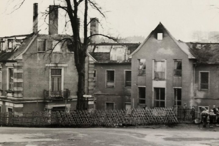 Als das Waisenhaus in Flammen stand - Der verheerende Großbrand 1971 zerstörte den Dachstuhl und die obere Etage. 