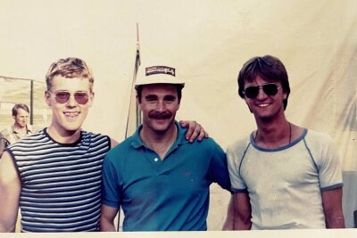 Als die Formel 1 erstmals im Ostblock Station machte - Schnappschuss aus dem Jahr 1986: Formel 1-Pilot Nigel Mansell (Mitte) mit dem Autor (links) und Schulfreund Uwe Holland-Moritz.