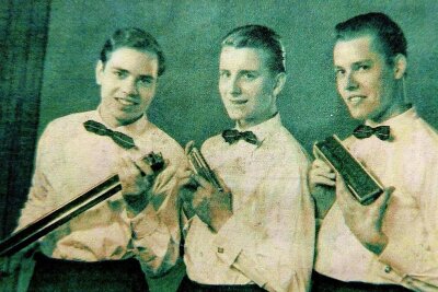 Als die Mundharmonika-Trios den Ton angaben: Musik-Schatz jetzt im Zwotaer Museum - Dietmar Hummel (Mitte) vor mehr als 60 Jahren mit den Brüdern Manfred (links) und Wolfgang Spuhn - das Berliner Trio Resona.