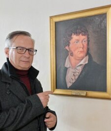 Als ein Schneeberger das Silber für den kleinen Mann erfand - Matthias Gläser mit einer Kopie des einzigen Geitner-Porträts.