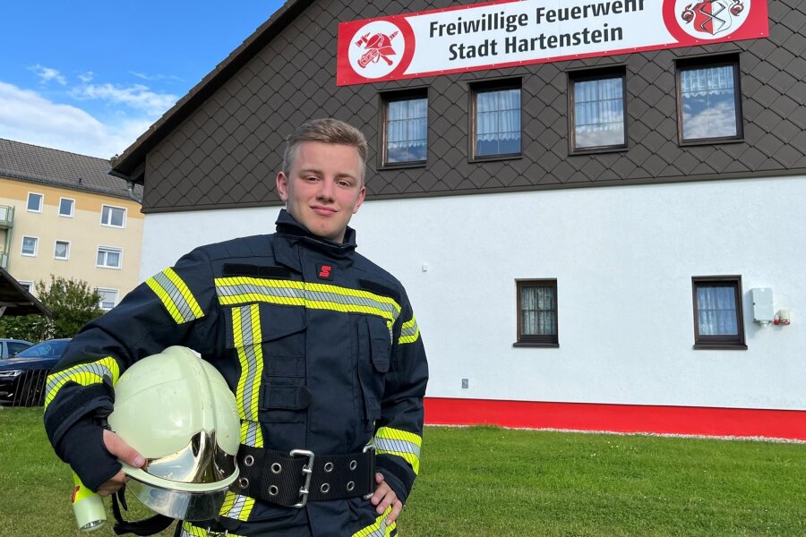 Als Erstwähler gleich Kandidat: Warum zwei junge Hartensteiner im Stadtrat mitmischen möchten - Jacob Grimm kandidiert auf der Liste des Feuerwehrvereins Hartenstein für den Stadtrat. Außer in der Feuerwehr engagiert sich der 19-Jährige beim DRK und im Sportverein.
